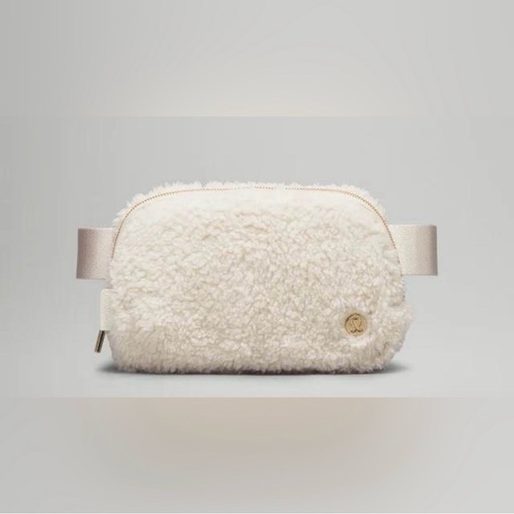 lululemon athletica Handbags - Lululemon Everywhere Belt Bag Fleece Large 2L